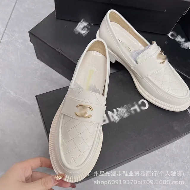 Chanel Leather Shoes Quilted CC-Emblem Loafers product detail image 7