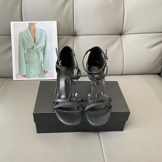 Saint Laurent High Heels Pointed-Toe Patent Leather Logo Mules product detail image 16