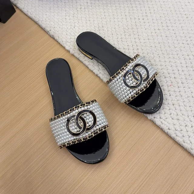 Chanel Sandals Pearl-Beaded Chain-Trim Slide product detail image 5