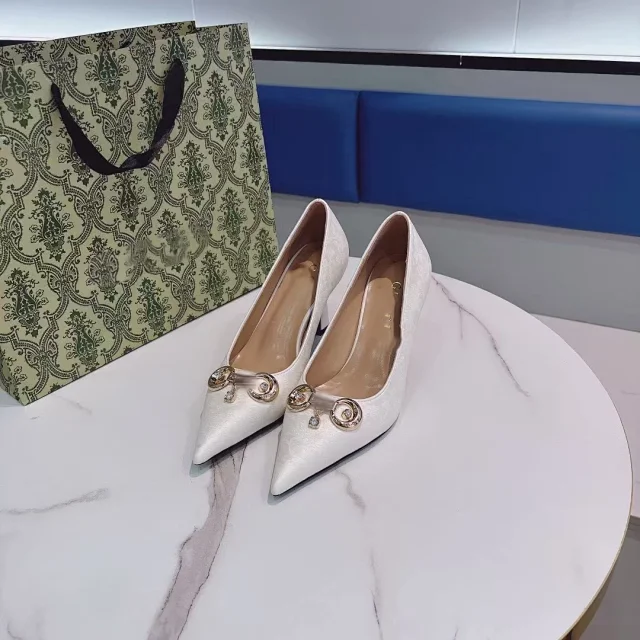 Gucci High Heels Pointed-Toe Chain-Embellished Slingback Stiletto product detail image 34