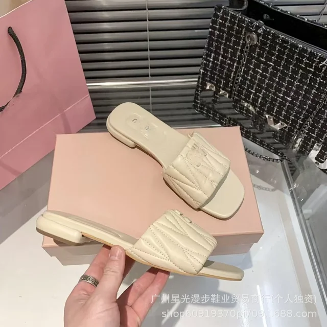 Miu Sandals Quilted logo flat slide product detail image 21