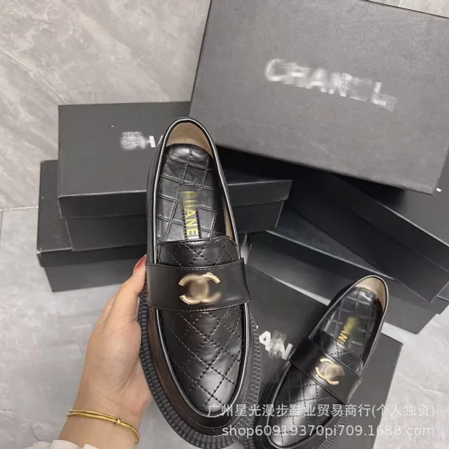Chanel Leather Shoes Quilted CC-Emblem Loafers product detail image 12