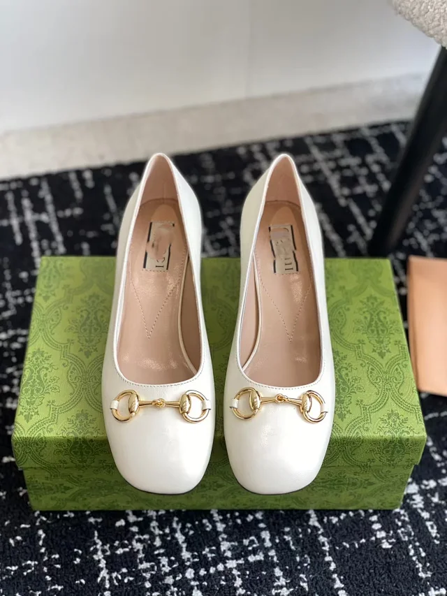 Gucci High Heels Pointed-Toe Chain-Embellished Slingback Stiletto product detail image 17