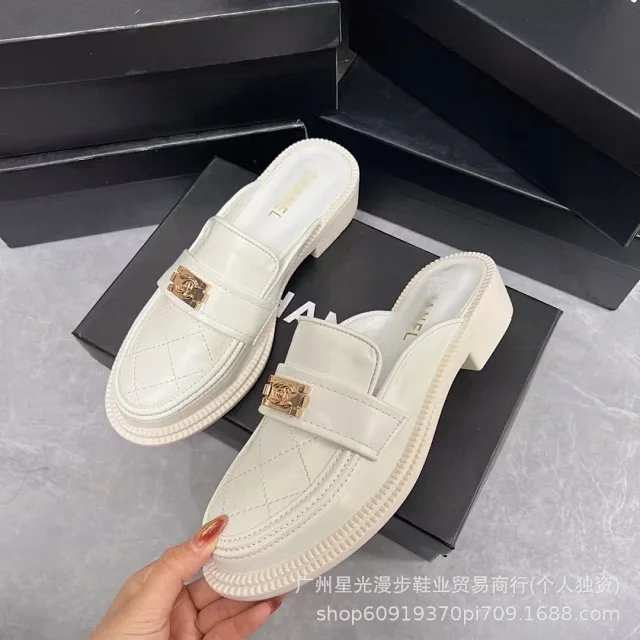 Chanel Leather Shoes Quilted CC-Emblem Loafers product detail image 18
