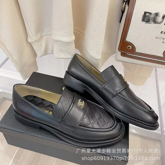Chanel Leather Shoes Quilted CC-Emblem Loafers product detail image 4