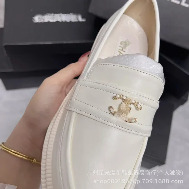 Chanel Leather Shoes Quilted CC-Emblem Loafers product detail image 15
