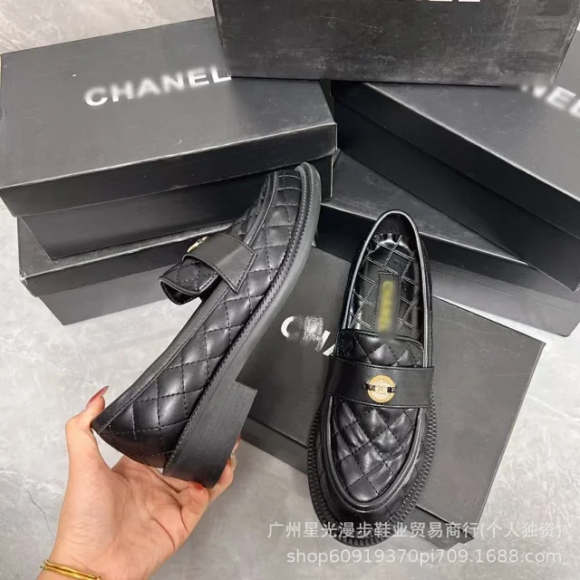 Chanel Leather Shoes Quilted CC-Emblem Loafers product detail image 24