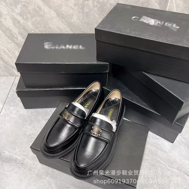 Chanel Leather Shoes Quilted CC-Emblem Loafers product detail image 25