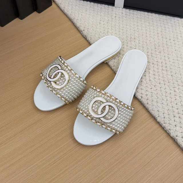 Chanel Sandals Pearl-Beaded Chain-Trim Slide product detail image 7