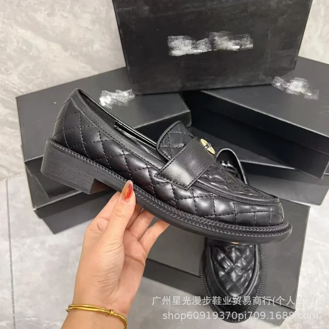 Chanel Leather Shoes Quilted CC-Emblem Loafers product detail image 23