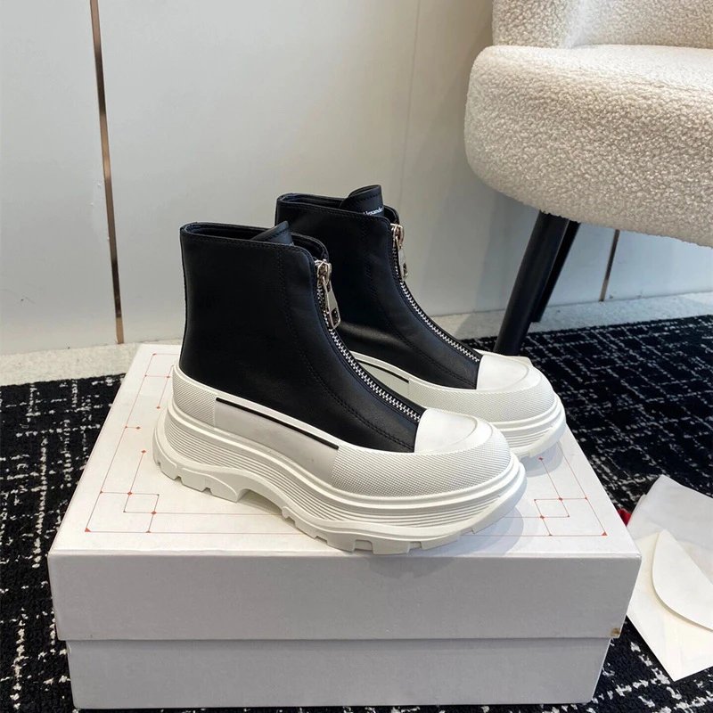 Alexander McQueen Oversized Zip-Up Leather Boots Black - 8