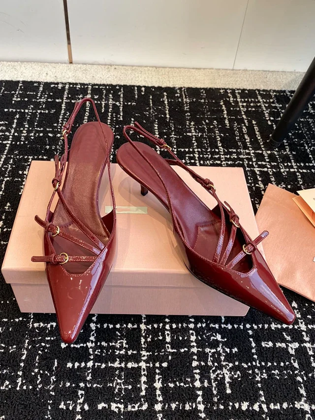 Miu High Heels Patent Leather Pointed-Toe Buckle-Strap Slingback product detail image 4