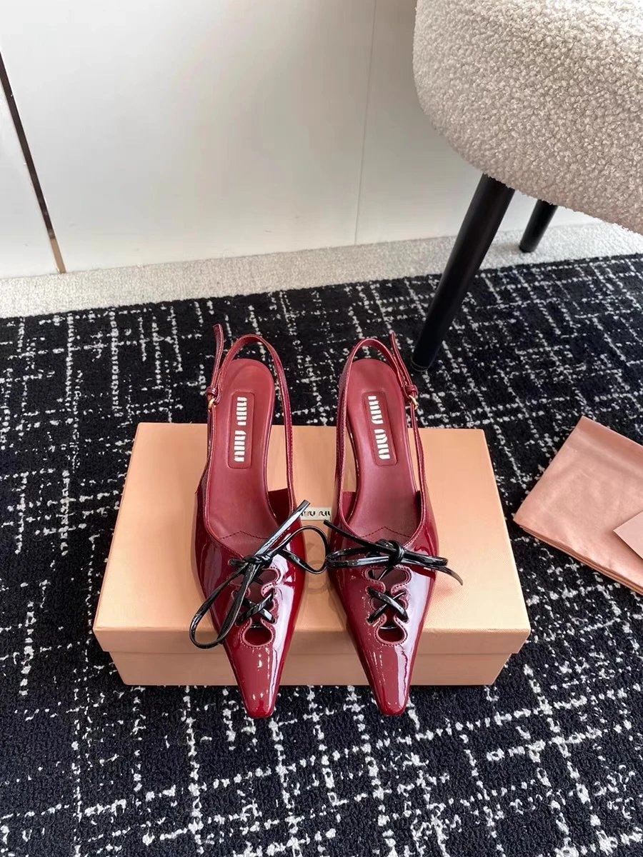 Miu Miu Bow-Embellished Patent Leather Slingback Heels Black - 8