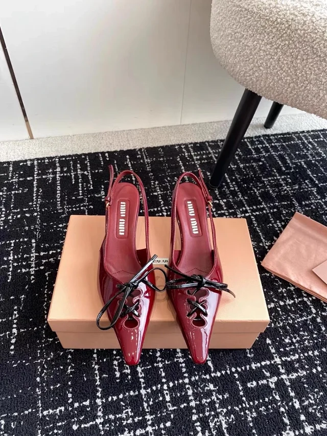Miu High Heels Patent Leather Pointed-Toe Bow Lace Slingback product detail image 7