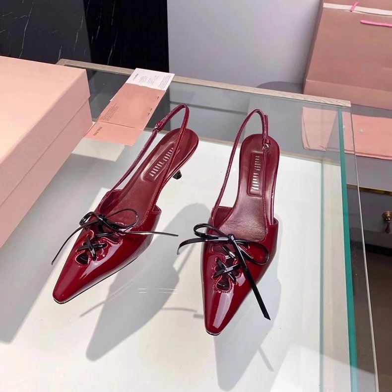 Miu Miu Bow-Embellished Patent Leather Slingback Heels Black - 6