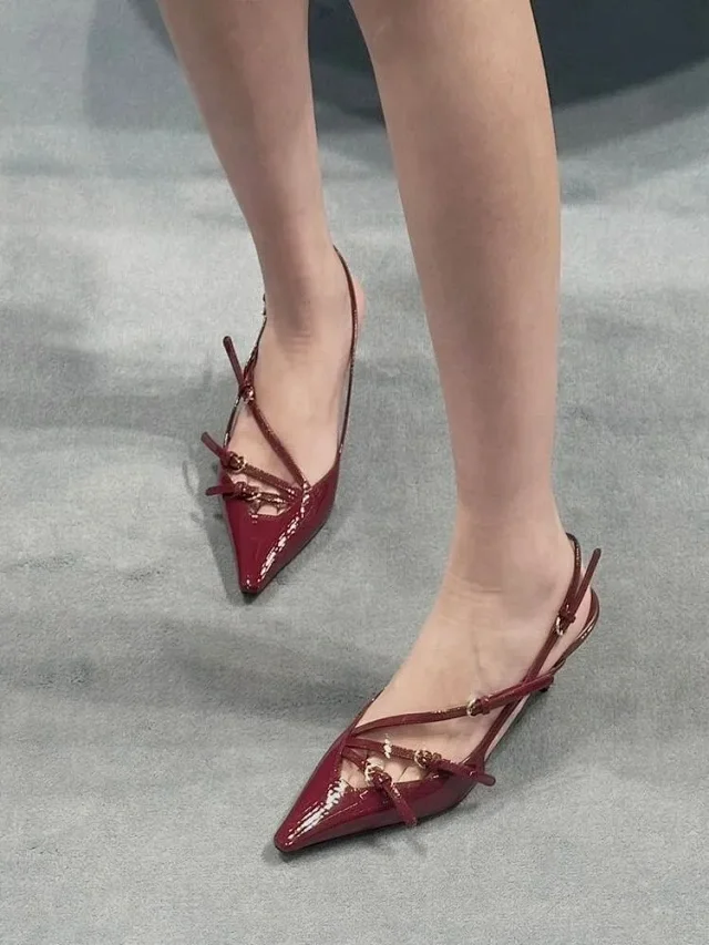 Miu High Heels Patent Leather Pointed-Toe Buckle-Strap Slingback product detail image 8