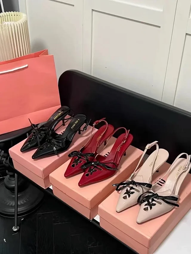 Miu High Heels Patent Leather Pointed-Toe Bow Lace Slingback product detail image 1
