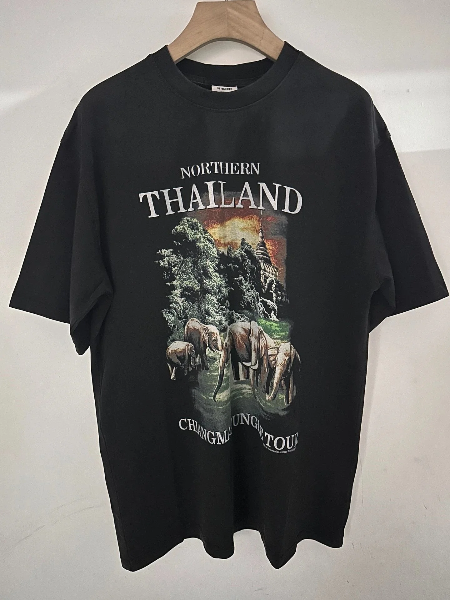 Vetements Camiseta [37+ estilos]