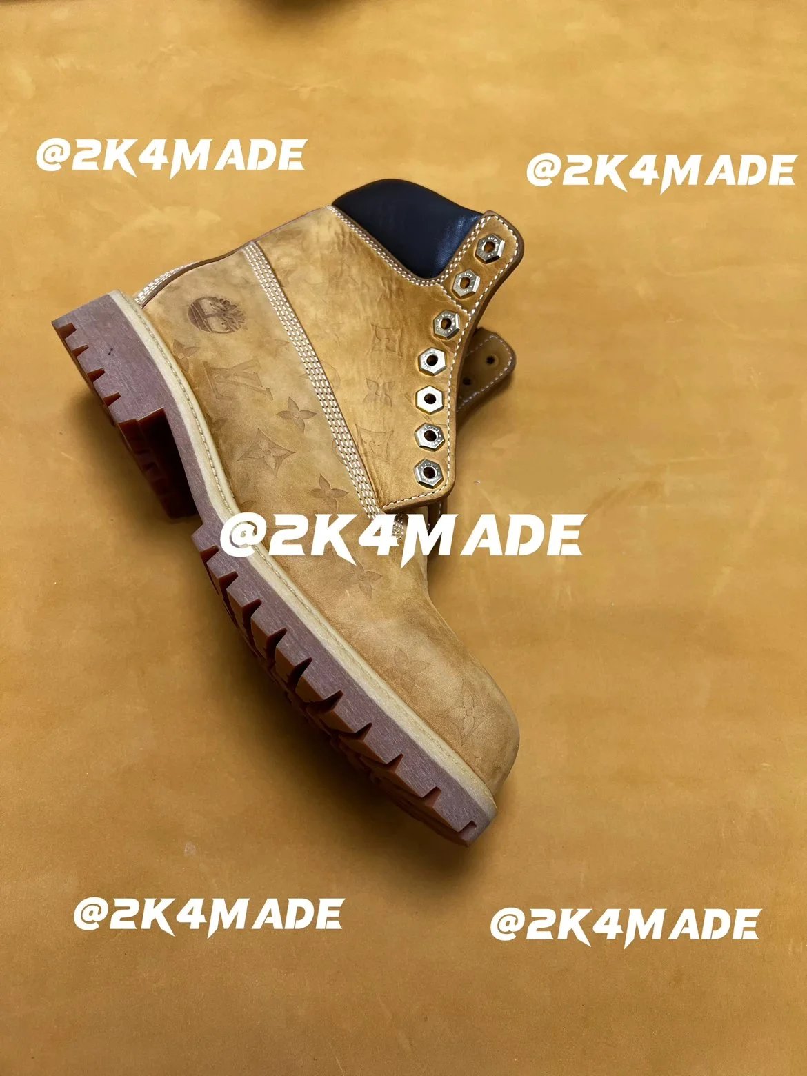 The year's big money 2K4 Autonomous L*v x Kickless Co-branded full-printed rhubarb boots won't ship until it's top of the line! It's going to kill the market.