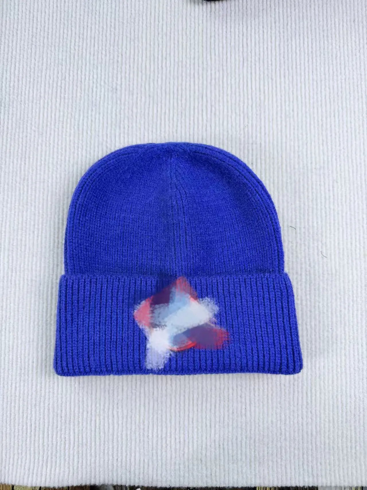 Black Badge Beanie — Red, sapphire blue colorway — USFans Spreadsheet photo