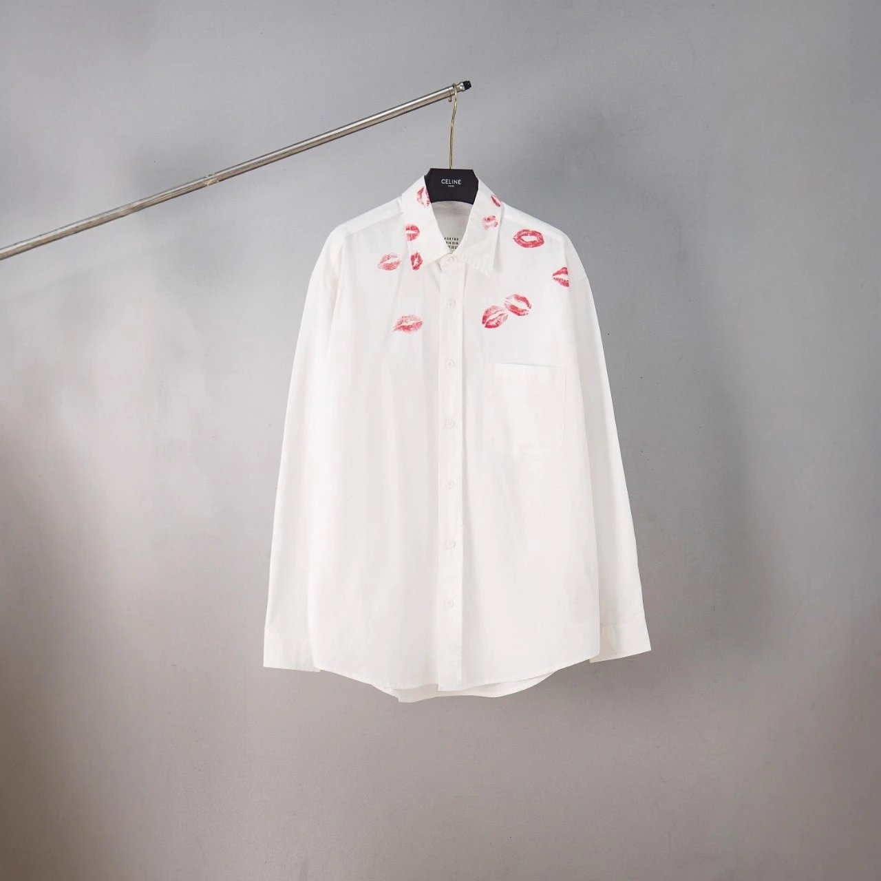 Maison Margiela Kiss Shirt — lip print white colorway — USFans Spreadsheet photo