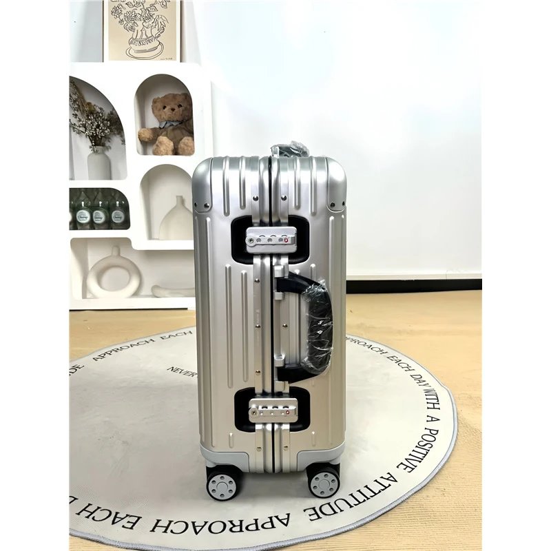 Rimowa Luggage Bag — Magnesium aluminum Twist colorway — USFans Spreadsheet photo