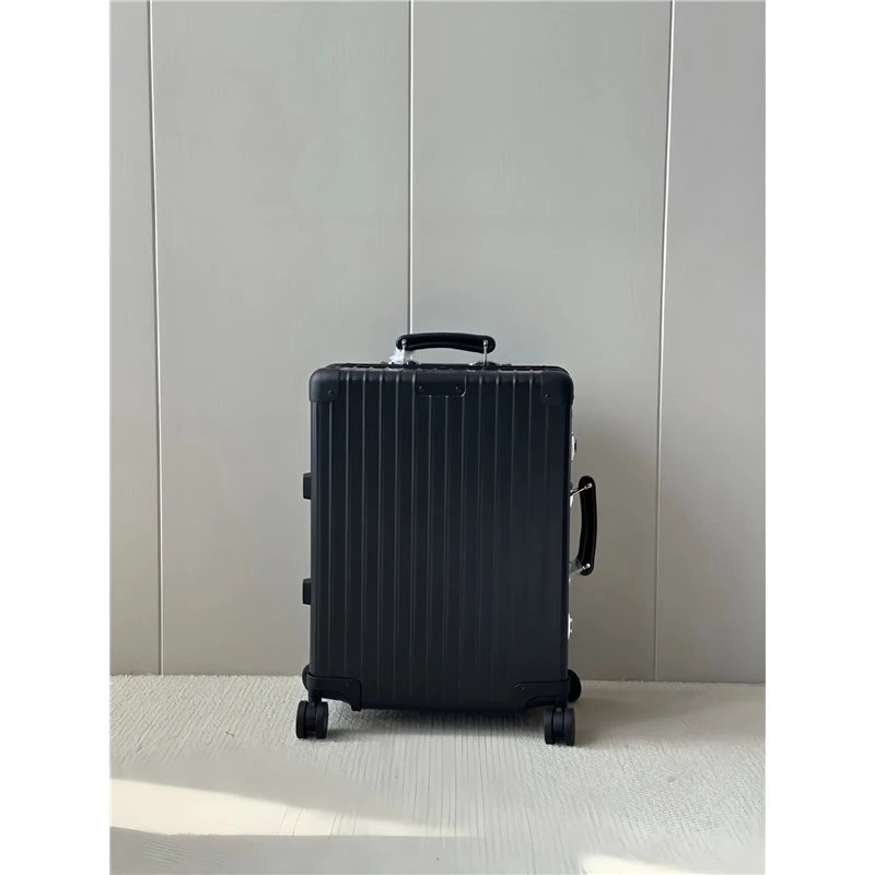 Rimowa Luggage Bag — Magnesium aluminum Classic Retro 006 lock colorway — USFans Spreadsheet photo