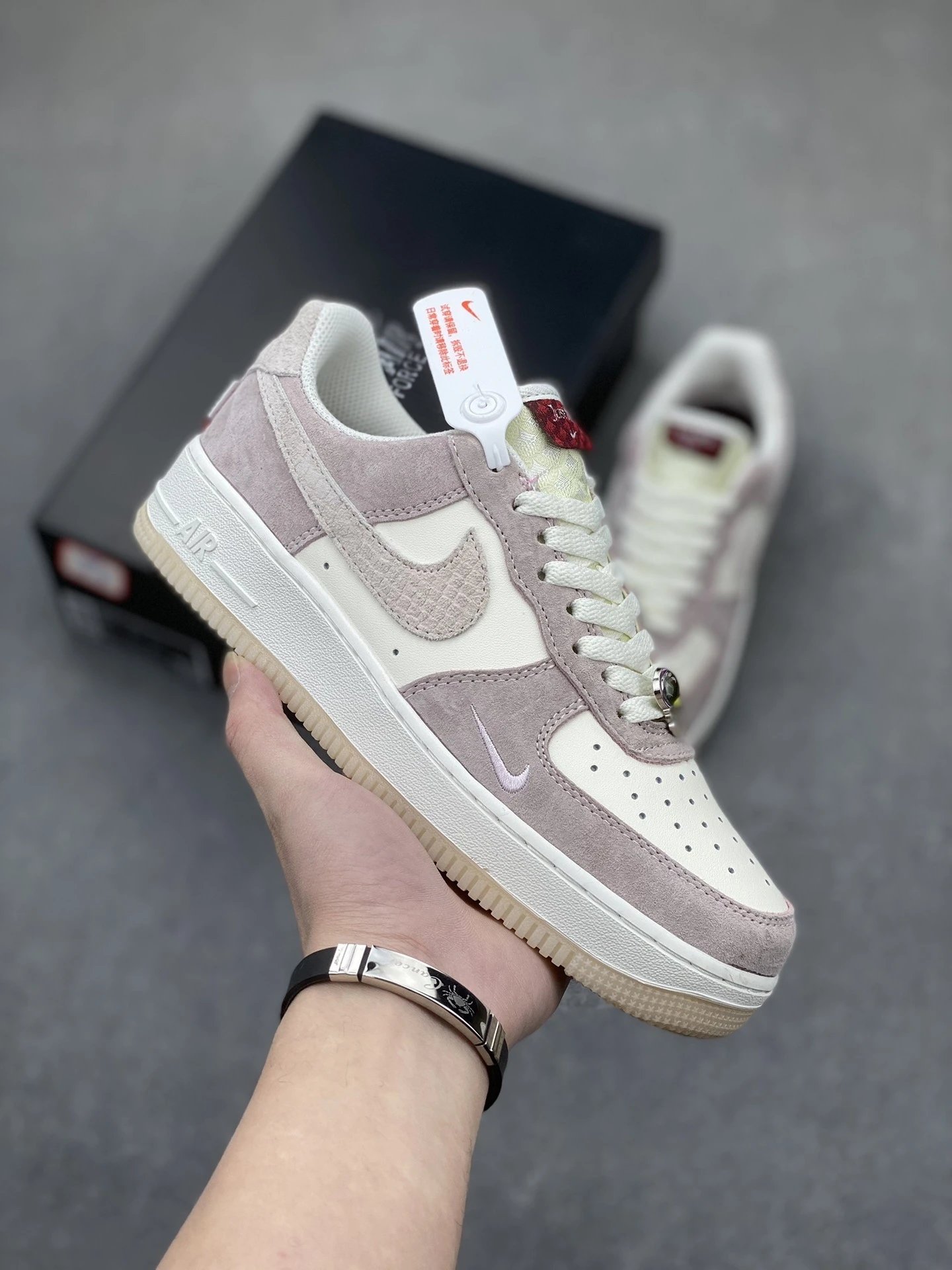 Supreme Air Force 1 Black — Dragon Year Beige colorway — USFans Spreadsheet photo