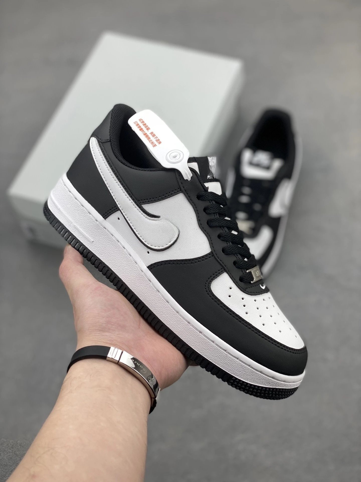 Supreme Air Force 1 Black — Black and white colorway — USFans Spreadsheet photo
