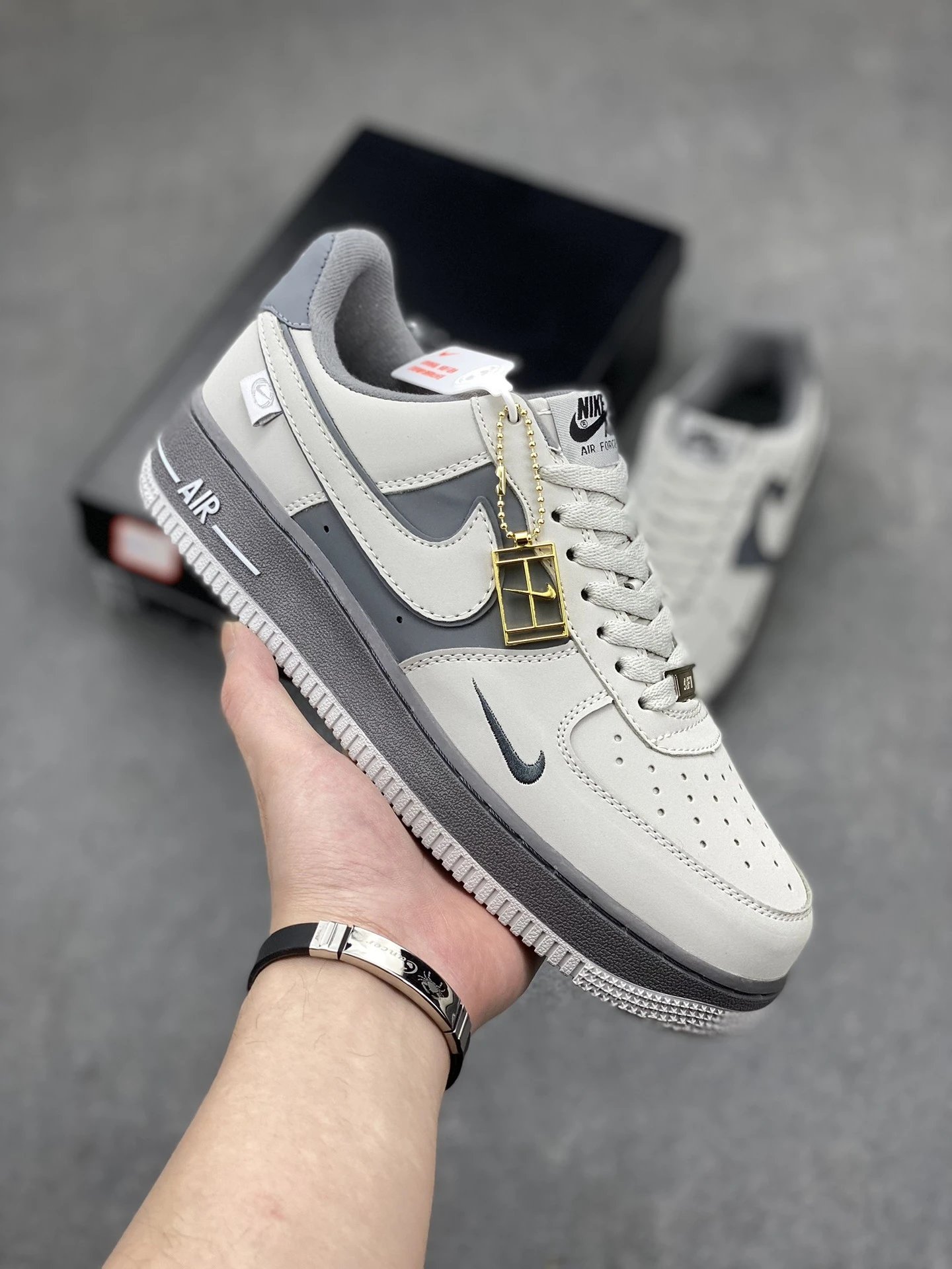 Supreme Air Force 1 Black — Dark gray-white colorway — USFans Spreadsheet photo