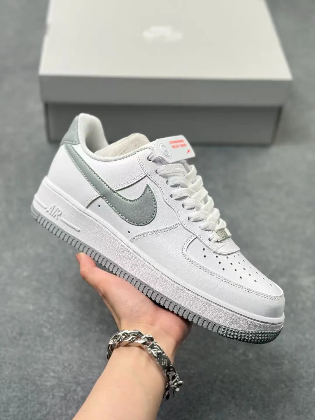 Supreme Air Force 1 Black — Grayish white colorway — USFans Spreadsheet photo