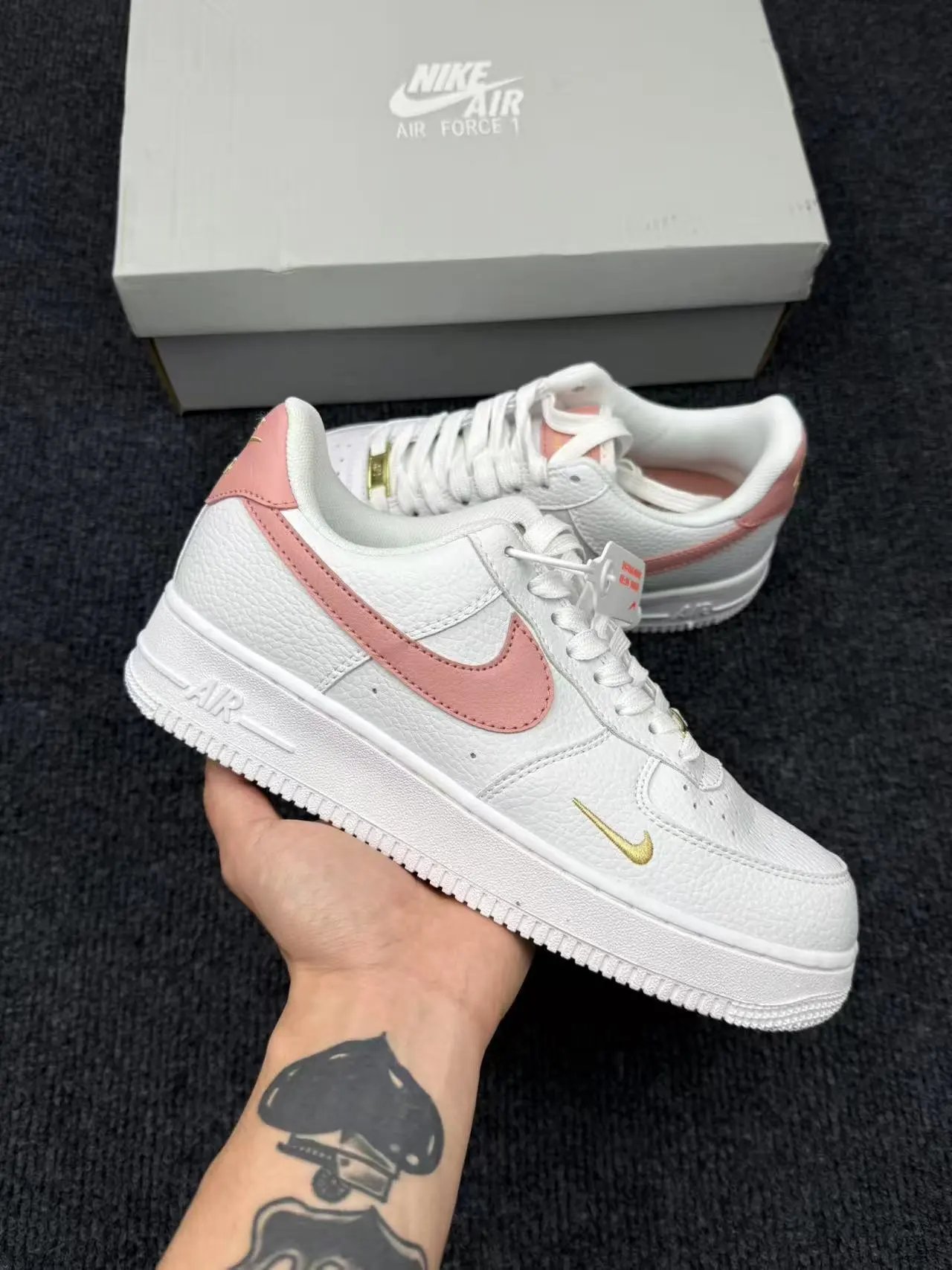Supreme Air Force 1 Black — White-pink colorway — USFans Spreadsheet photo