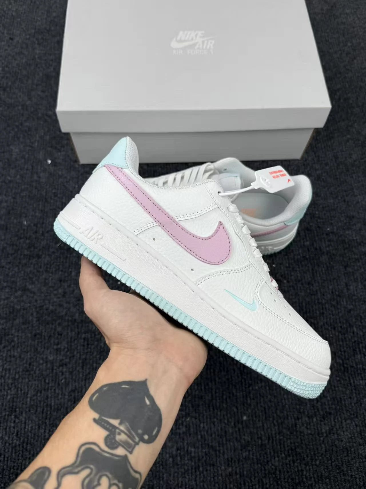 Supreme Air Force 1 Black — White, blue, and pink colorway — USFans Spreadsheet photo