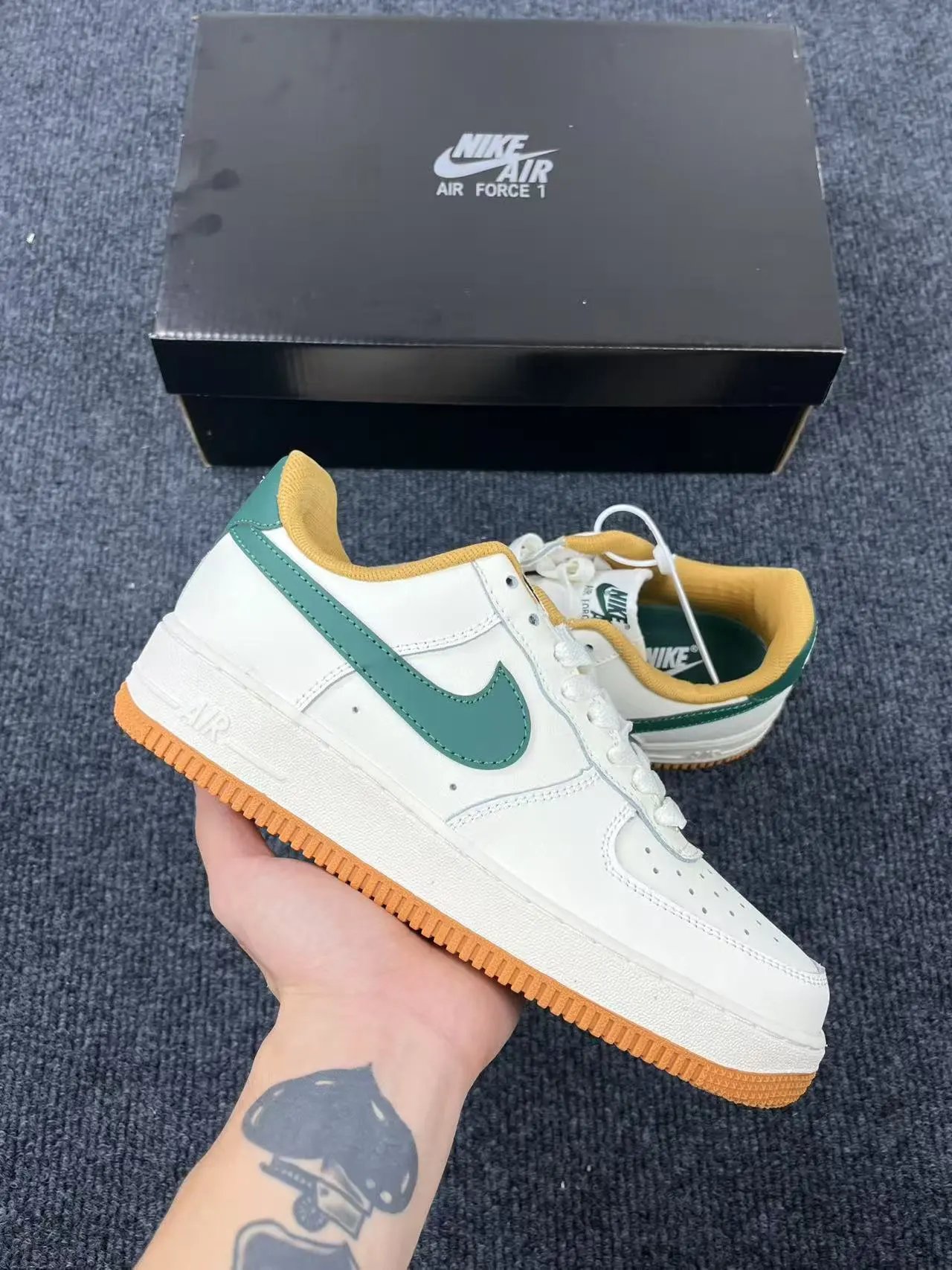 Supreme Air Force 1 Black — Rice green colorway — USFans Spreadsheet photo
