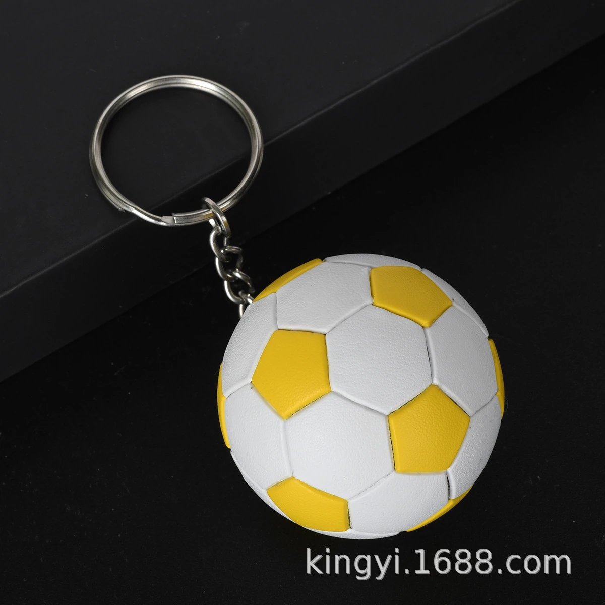 Football matte finish in yellow and white (4.6 cm)