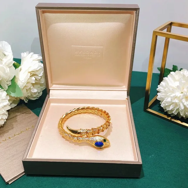 Unbranded Jewelry Assorted Ring, Necklace and Bracelet Designs product detail image 9