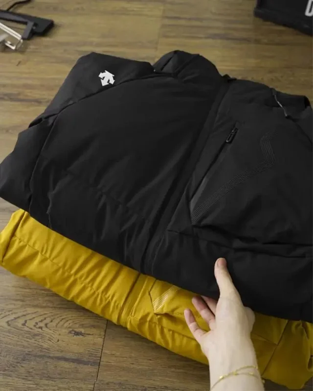DESCENTE Down Jackets Hooded insulated jacket with zip pockets product detail image 4