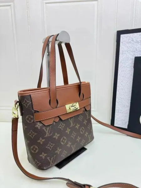Louis Vuitton Capucines BB Ice Blue Leather Handbag - 4
