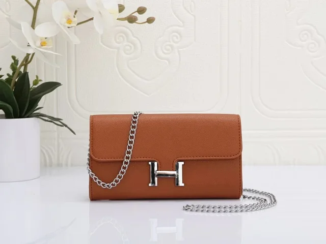Unbranded Crossbody Bags Flap bag with H-shaped clasp and chain strap product detail image 9