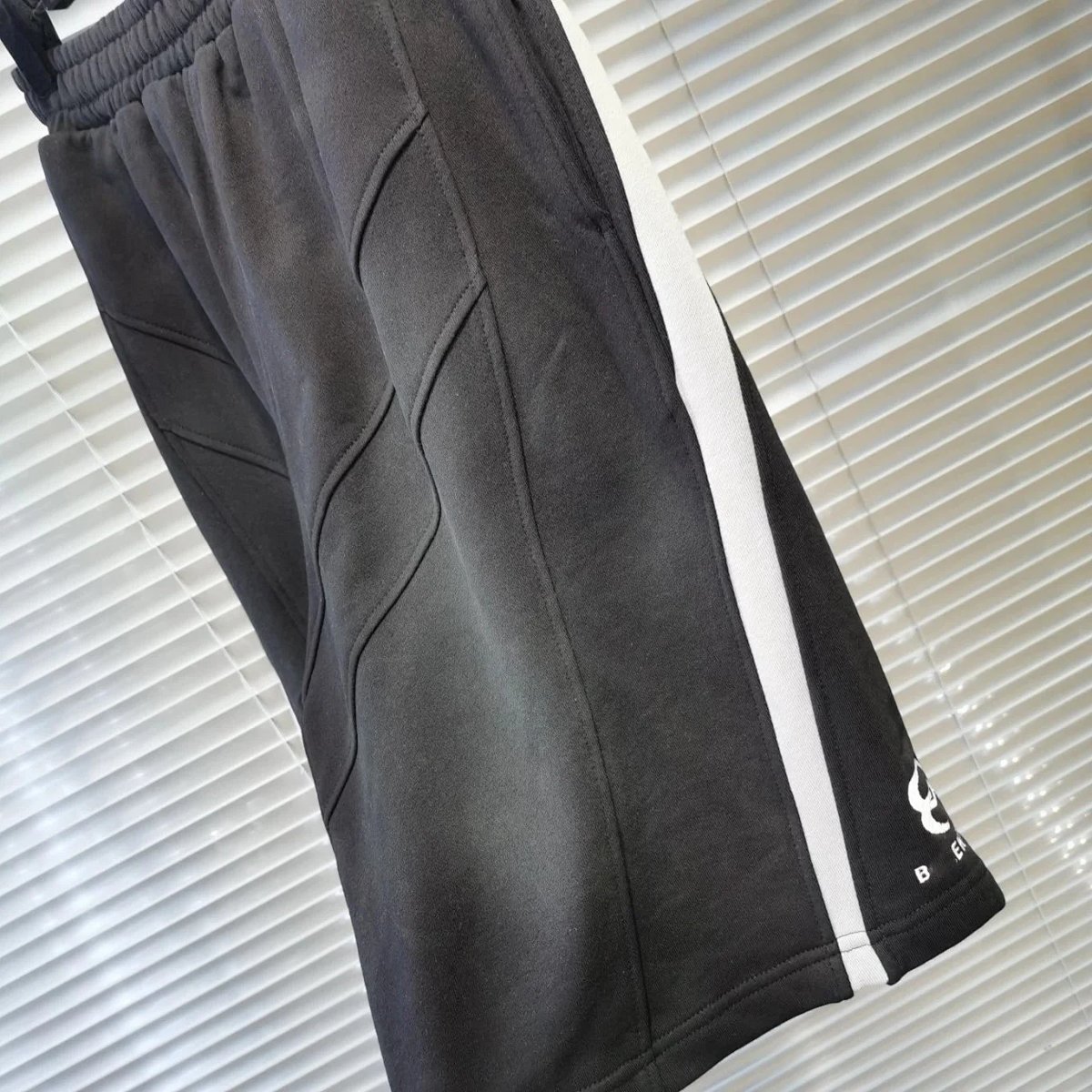 Design Multicolor Logo-Print Sweatpants White product detail 9 in Litbuy spreadsheet finds