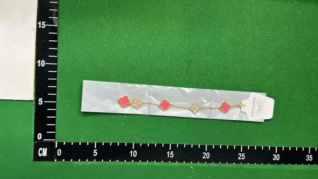 Van Cleef & Arpels Alhambra Four-Leaf Clover Bracelet Gold Black Onyx and Diamond - 5