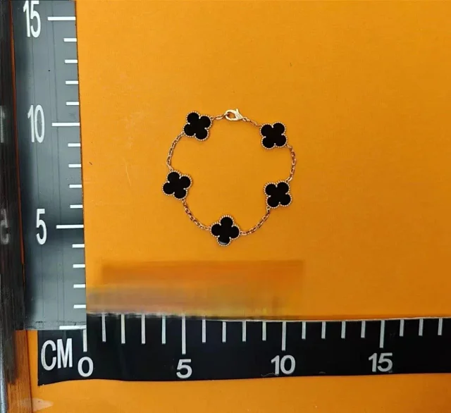 Unbranded Jewelry Five-Motif Clover Chain Bracelet product detail image 1