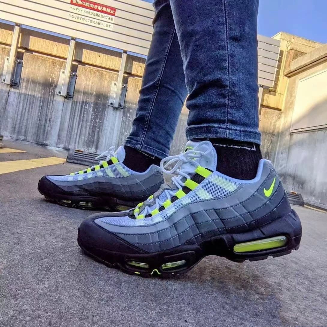 Nike Air Max 95 Black/Red Sneakers - 2