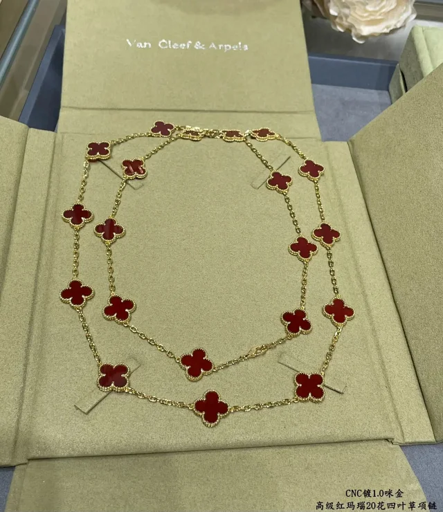 Van Cleef & Arpels Jewelry Pendant Necklace product detail image 7
