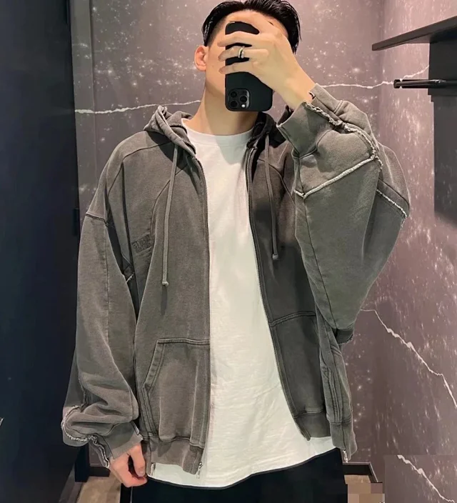 Vetements Hoodies & Sweatshirts Graphic Print Hooded Sweatshirt product detail image 3