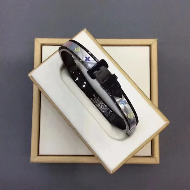 Louis Vuitton Jewelry Monogram Logo Bangle Bracelet product detail image 7