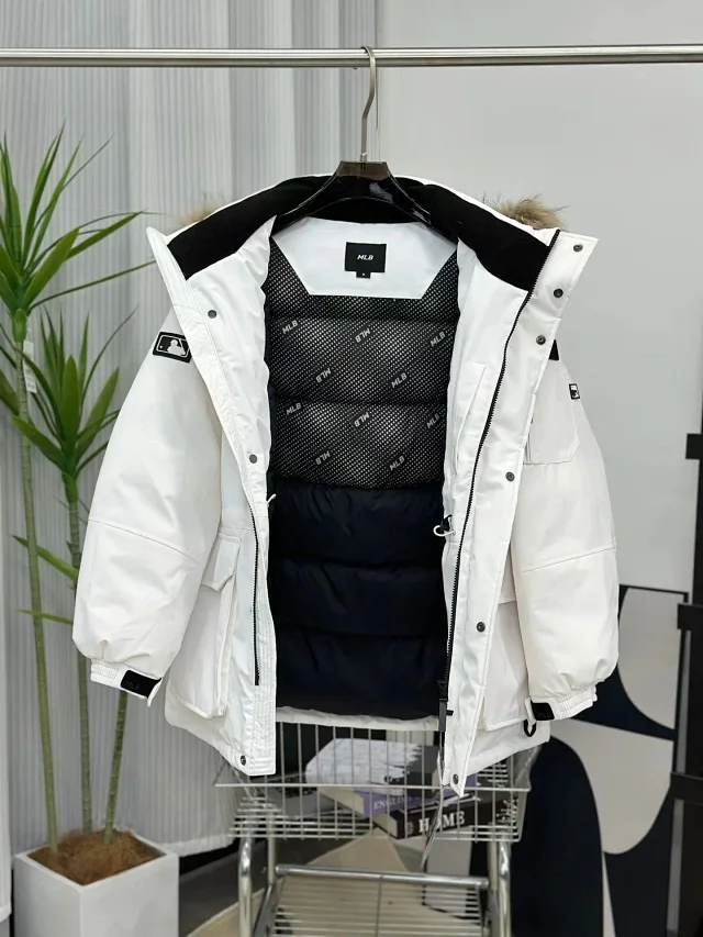 New York Yankees Down Jackets Fur-Trim Hooded Utility Jacket product detail image 5