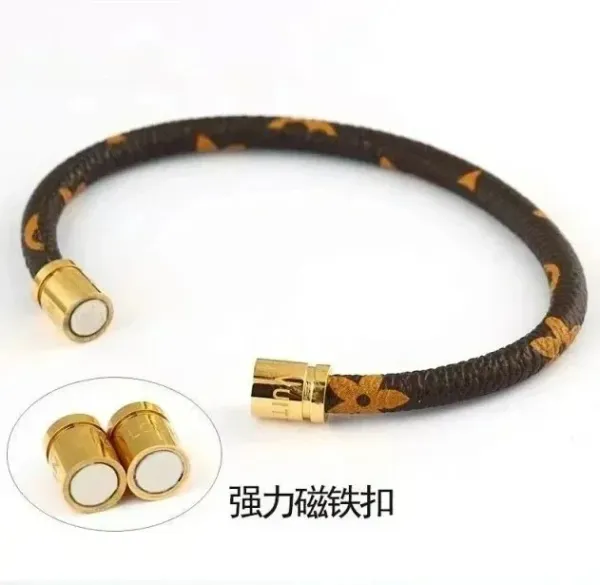 Design Snake-Print Leather Bracelet with Magnetic Clasp White Bracelet - 4