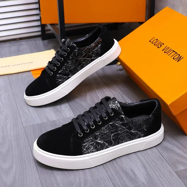 Louis Vuitton Sneakers Low-Top Lace-Up with Patterned Side Panels product detail image 3