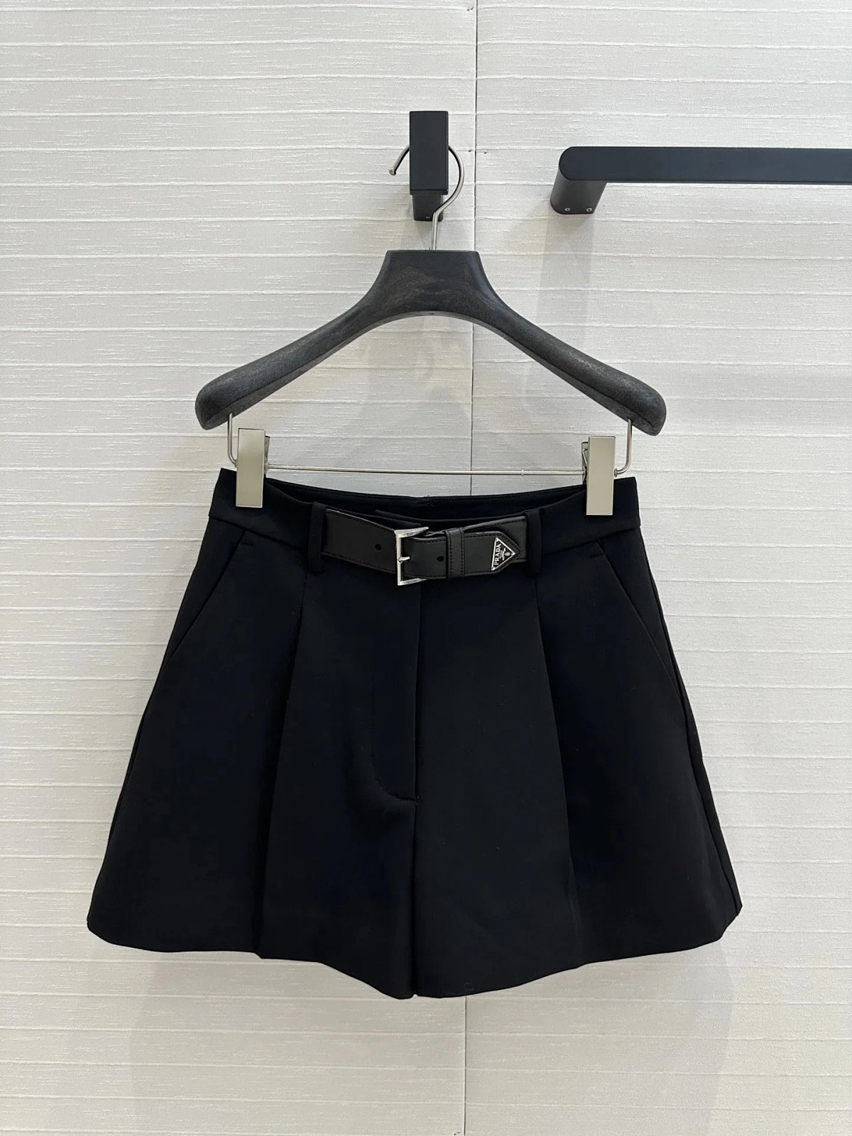 Prada Logo-Embroidered Cotton Shorts White product detail 2 in Litbuy spreadsheet finds